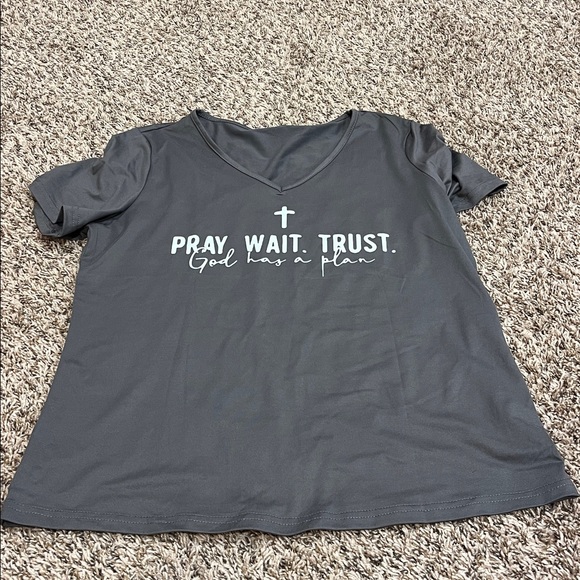 CHRISTIAN Tops 🤍 - Picture 3 of 8